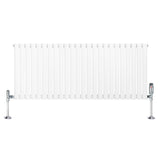 Weißer Gliederheizkörper mit TRV Chromventilen, 600mm x 1440mm, schlankes Design, glatte Oberfläche und glänzende Chromdetails für moderne Innenräume