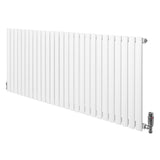 Gliederheizkörper in Weiß mit TRV Chromventilen, 600mm x 1620mm, zeigt schlanke, vertikale Lamellen und glatte Oberflächen für moderne Räume