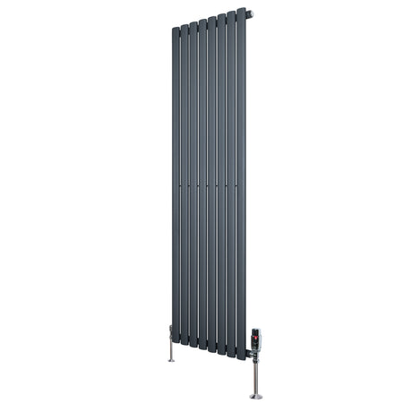 Gliederheizkörper in Anthrazitgrau, 1600mm x 480mm, mit TRV Chromventilen, schlankes Design und glatte Oberflächenstruktur für moderne Innenräume