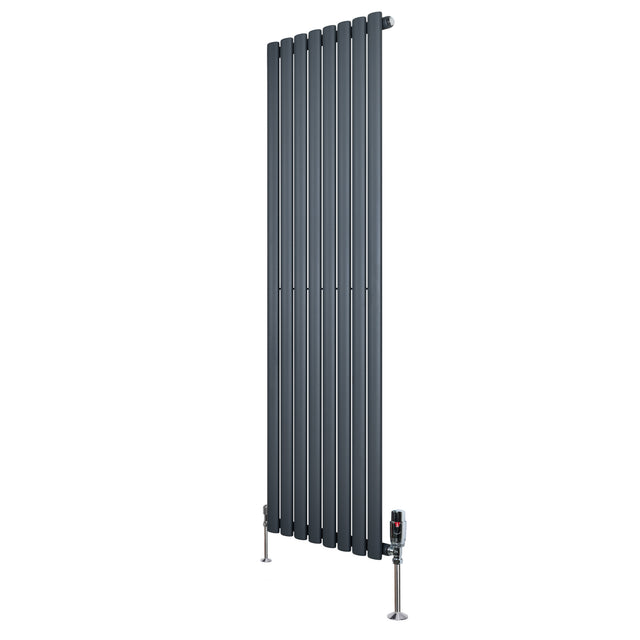Gliederheizkörper in Anthrazitgrau, 1600mm x 480mm, mit TRV Chromventilen, schlankes Design und glatte Oberflächenstruktur für moderne Innenräume