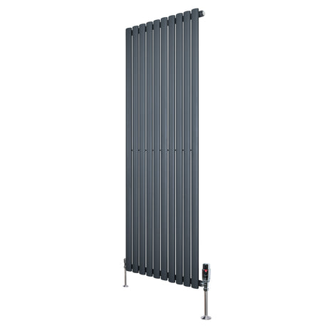 Gliederheizkörper in Anthrazitgrau mit TRV Chromventilen, 1600mm x 600mm, schlankes, modernes Design und glatte Oberflächenstruktur