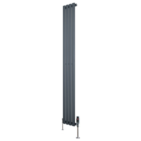 Eleganter, anthrazitgrauer Gliederheizkörper mit TRV Chromventilen, 1800mm hoch und 240mm breit, bietet modernes Design und effiziente Wärmeabgabe