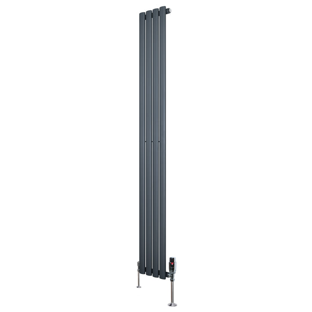 Eleganter, anthrazitgrauer Gliederheizkörper mit TRV Chromventilen, 1800mm hoch und 240mm breit, bietet modernes Design und effiziente Wärmeabgabe