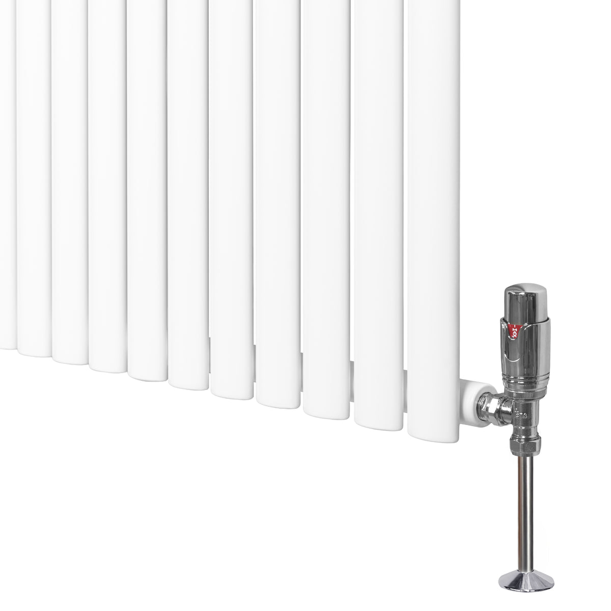 Weißer Gliederheizkörper mit TRV Chromventilen, 1800mm x 240mm, schlankes Design, glatte Oberfläche und glänzende Metallventile für moderne Innenräume