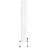Hochformatiger, weißer Gliederheizkörper mit TRV Chromventilen, 1800mm x 240mm, glänzende Oberflächen und schlankes, modernes Design