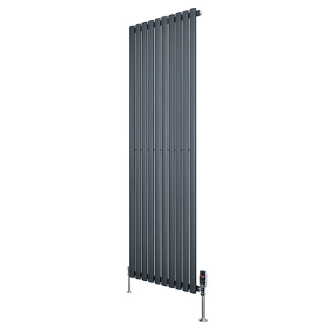 Gliederheizkörper in Anthrazitgrau mit TRV Chromventilen, 1800mm x 600mm, vertikale Lamellenstruktur und moderne, elegante Form