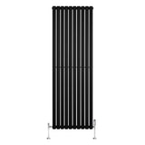 Schwarzer Gliederheizkörper mit TRV Chromventilen, 1800mm x 600mm, vertikale Lamellenstruktur, modernes Design und glatte Oberfläche