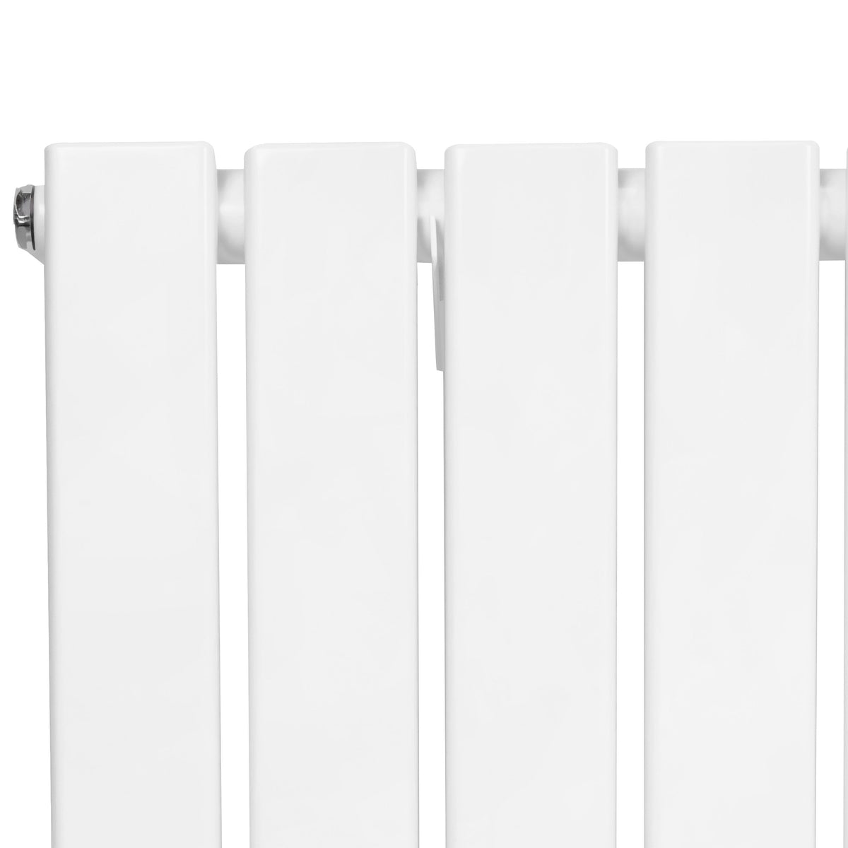 Flachheizkörper in Weiß, 600mm x 700mm, mit glatten, modernen Lamellen und einem minimalistischen Design, ideal für zeitgemäße Wohnräume
