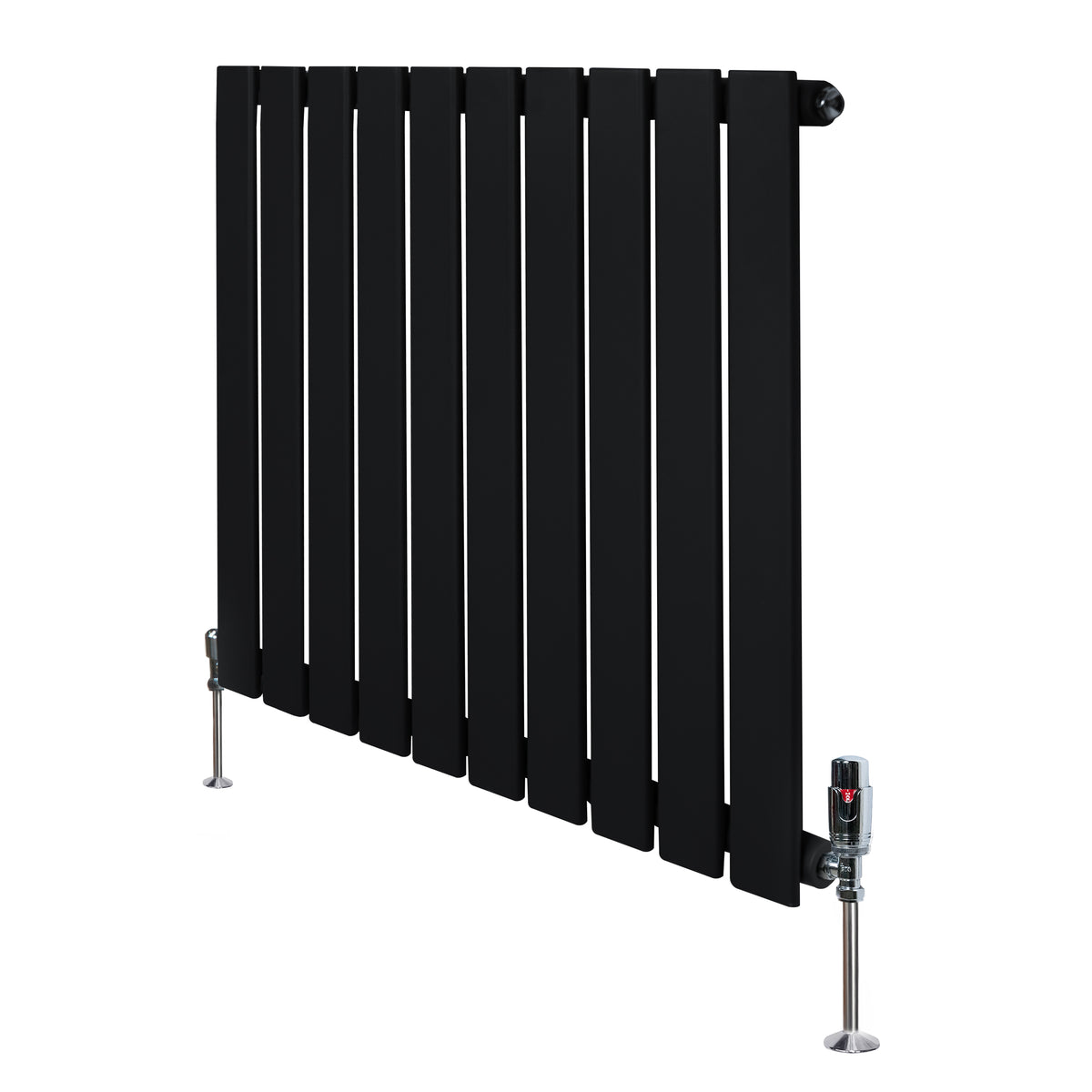 Flachheizkörper in Schwarz, 600mm x 700mm, mit schlanken, vertikalen Lamellen und modernen Ventilen, ideal für stilvolle Heizlösungen