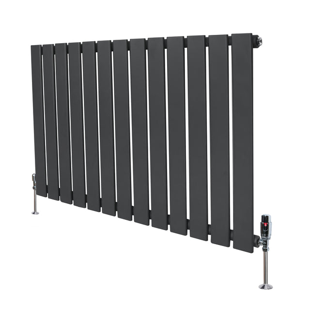 Flachheizkörper in Anthrazitgrau, 600mm x 910mm, mit schlanken Lamellen und modernen Ventilen, ideal für zeitgemäße Wohnräume