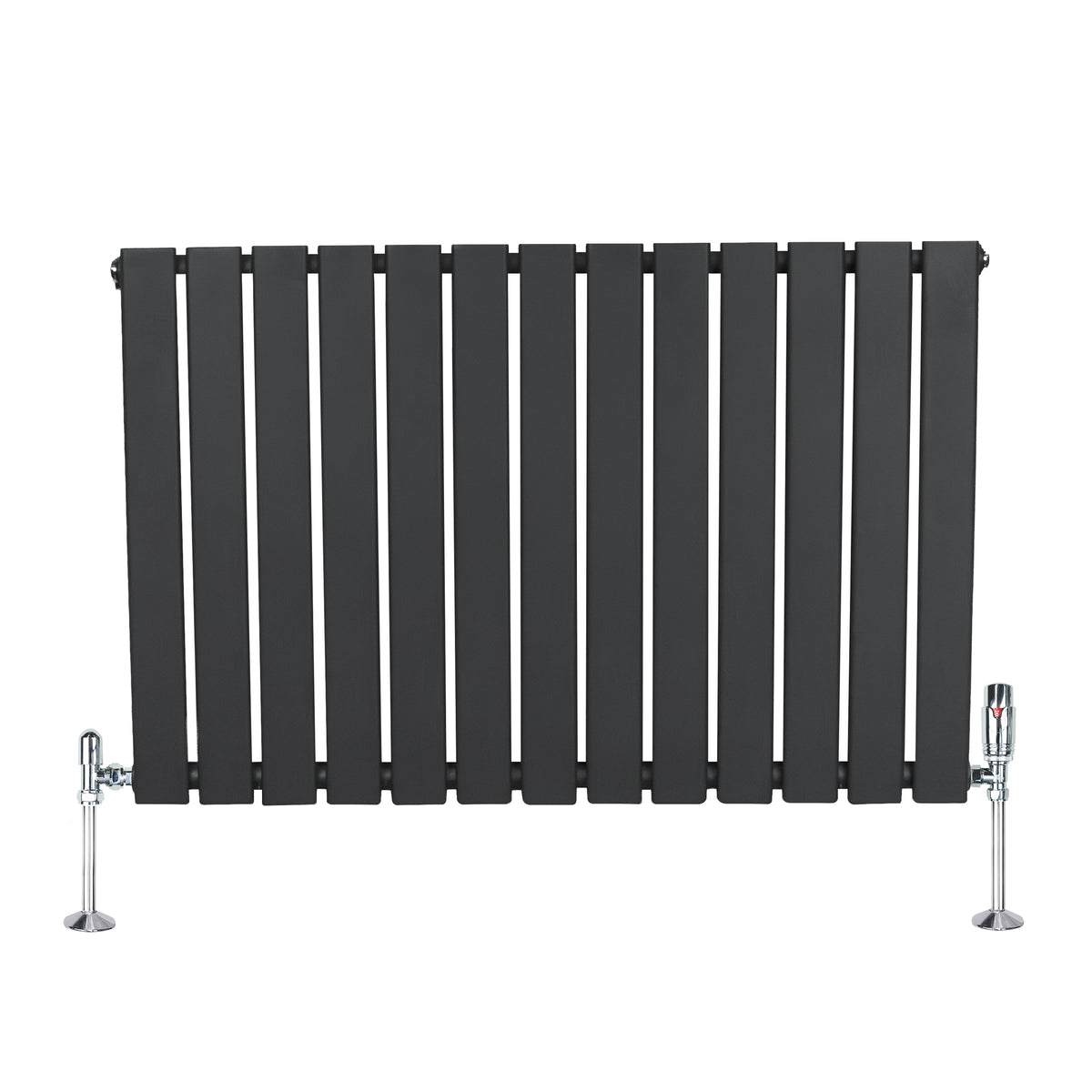 Flachheizkörper in Anthrazitgrau, 600mm x 910mm, mit schlanken vertikalen Lamellen und glänzenden Ventilen, ideal für moderne Innenräume