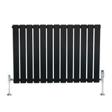 Schwarzer Flachheizkörper mit vertikalen Lamellen, 600mm x 910mm, glänzende Ventile an den Seiten, modernes Design für effiziente Wärmeverteilung