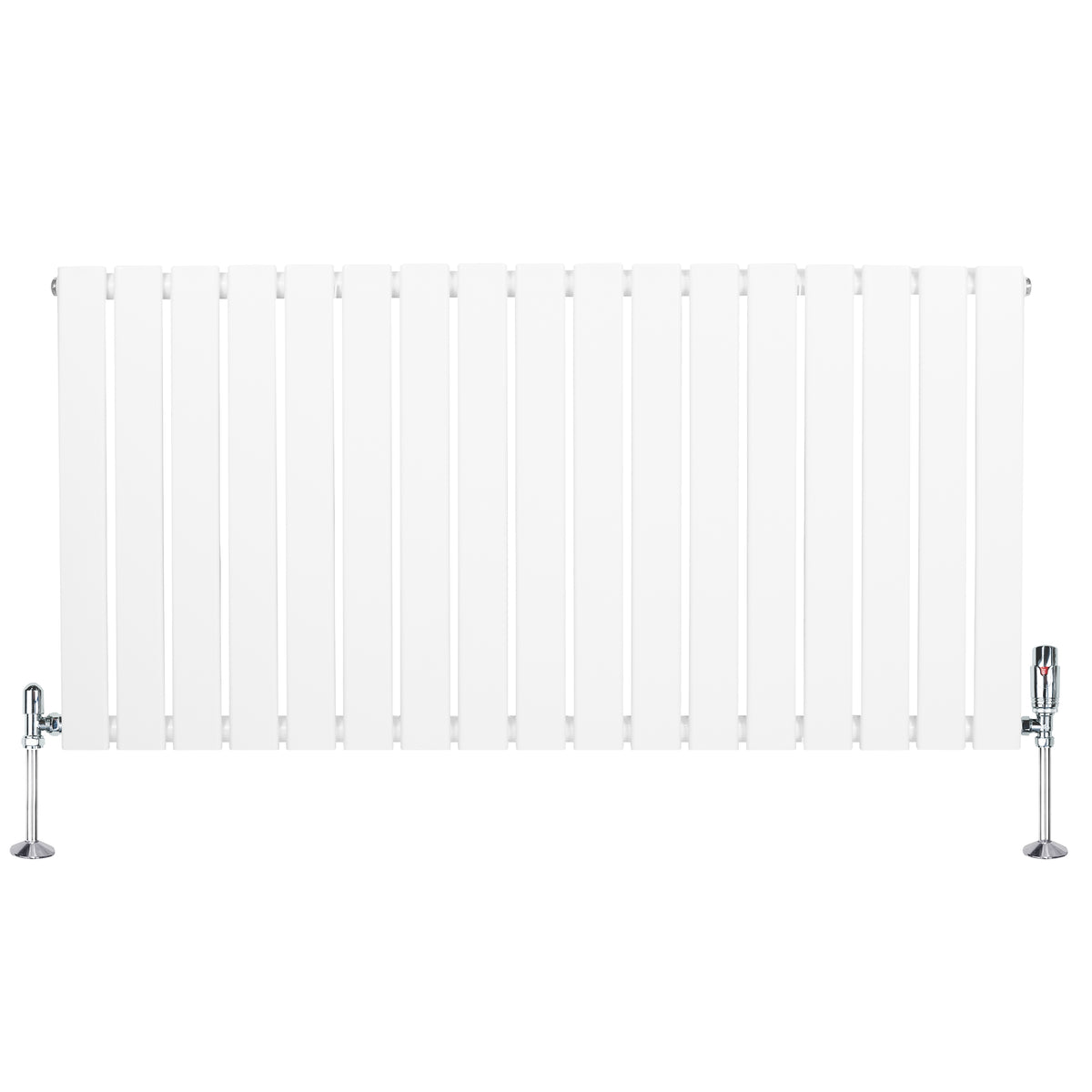 Flachheizkörper in Weiß, 600mm x 1190mm, mit glatten, vertikalen Lamellen und glänzenden Ventilen, ideal für moderne Wohnräume