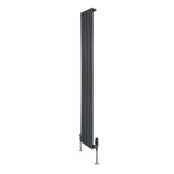 Flachheizkörper in Anthrazitgrau, 1600mm x 280mm, mit vertikalen Lamellen und modernen Ventilen, ideal für stilvolle Heizlösungen