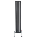 Flachheizkörper in Anthrazitgrau, 1600mm x 280mm, mit schlanken, vertikalen Lamellen und modernen Ventilen, ideal für stilvolle Heizlösungen
