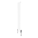 Flachheizkörper in Weiß, 1600mm x 280mm, mit modernen Ventilen, schlankes Design, glatte Oberfläche und eleganter, minimalistischer Ästhetik
