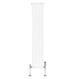 Flachheizkörper in Weiß, 1600mm x 280mm, mit glatten, vertikalen Lamellen und eleganten Ventilen, ideal für moderne Innenräume