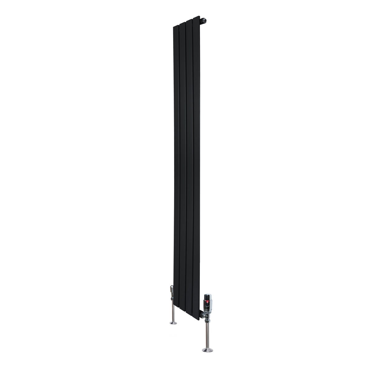 Schwarzer Flachheizkörper mit vertikalen Lamellen, 1600mm x 280mm, ausgestattet mit modernen Ventilen und stabilen Standfüßen