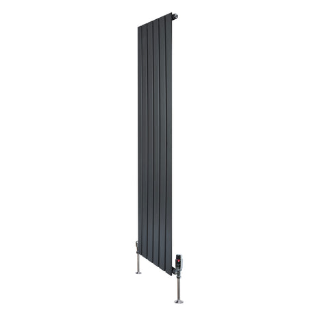 Flachheizkörper in Anthrazitgrau, 1600mm x 420mm, mit vertikalen Lamellen und modernen Ventilen, ideal für stilvolle Heizlösungen