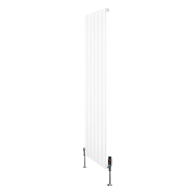 Flachheizkörper in Weiß, 1600mm x 420mm, mit vertikalen Lamellen und modernen Ventilen, ideal für effiziente Raumheizung und stilvolle Gestaltung