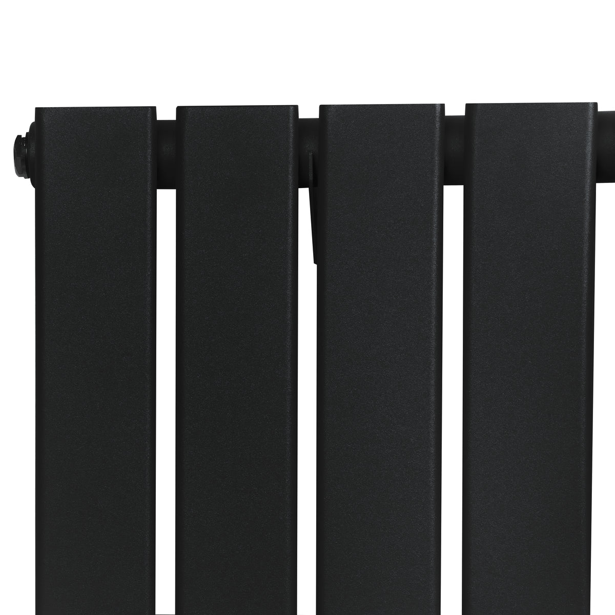 Flachheizkörper in Schwarz, 1600mm x 420mm, mit glatter, mattschwarzer Oberfläche und modernen, rechteckigen Lamellen für effiziente Wärmeverteilung