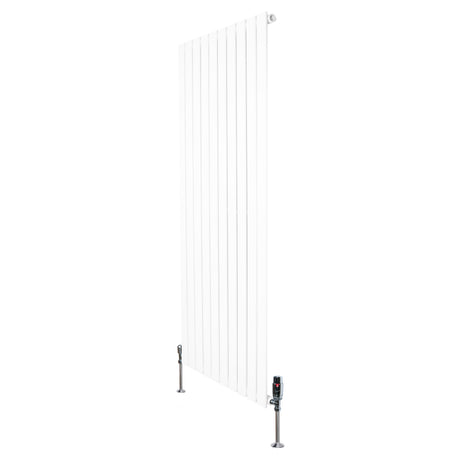 Flachheizkörper in Weiß, 1600mm x 700mm, mit vertikalen Lamellen und modernen Ventilen, ideal für effiziente Raumheizung und stilvolle Einrichtung