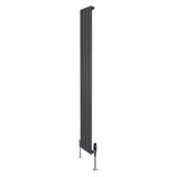 Flachheizkörper in Anthrazitgrau, 1800mm x 280mm, mit schlanken vertikalen Lamellen und modernen Ventilen, ideal für stilvolle Heizlösungen