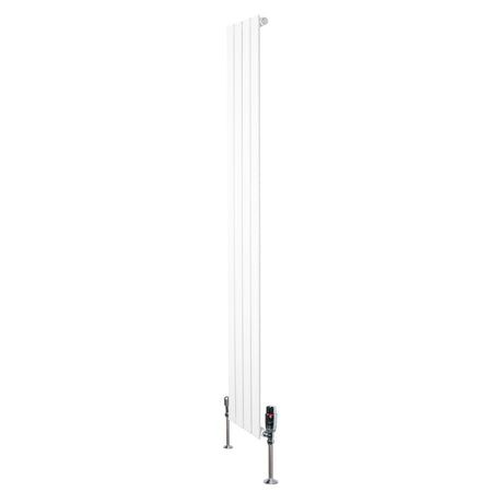 Flachheizkörper in Weiß, 1800mm x 280mm, mit vertikalen Lamellen und modernen Ventilen, ideal für effiziente Raumheizung und stilvolle Einrichtung