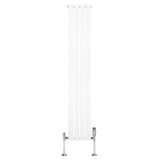 Flachheizkörper in Weiß, 1800mm x 280mm, mit schlanken vertikalen Lamellen und glänzenden Ventilen, ideal für moderne Innenräume