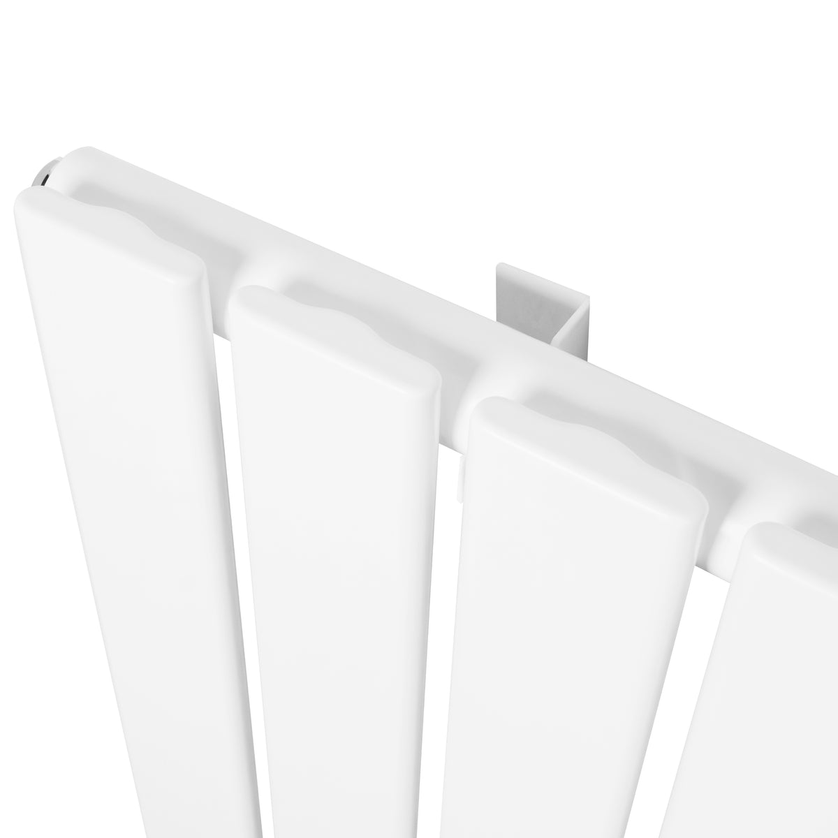 Flachheizkörper in Weiß, 1800mm x 280mm, mit glatten, modernen Lamellen und einem minimalistischen Design, ideal für stilvolle Innenräume