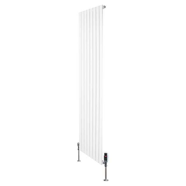 Flachheizkörper in Weiß, 1800mm x 560mm, mit vertikalen Lamellen und modernen Ventilen, ideal für effiziente Wärmeverteilung in jedem Raum