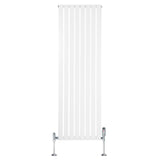 Flachheizkörper in Weiß, 1800mm x 560mm, mit vertikalen Lamellen und glänzenden Ventilen, ideal für moderne Wohnräume