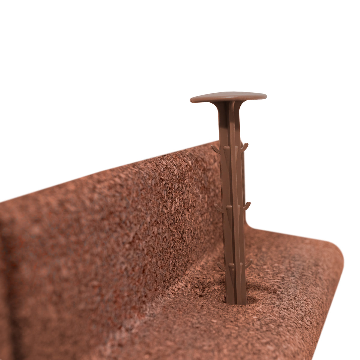 Flexible Rasenkante in Terrakotta mit strukturiertem, rutschfestem Material und integriertem Befestigungsstift für einfache Installation