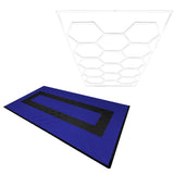 Belüftete Garagenbodenfliesen in Blau und Schwarz mit strukturiertem Muster, kombiniert mit sechseckigen LED-Leuchten in modernem Design