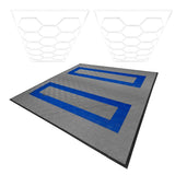 Belüftete Garagenbodenfliesen in Grau mit blauen Kanten und sechseckigen LED-Leuchten, die eine moderne und funktionale Gestaltung bieten