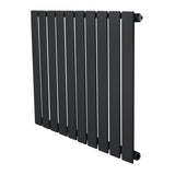 Flachheizkörper in Anthrazitgrau, 600mm x 700mm, mit schlanken, vertikalen Lamellen und modernem, minimalistischen Design für stilvolle Heizlösungen