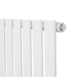 Flachheizkörper in Weiß, 600mm x 910mm, mit glatter, glänzender Oberfläche und schlankem, modernem Design, ideal für zeitgemäße Innenräume