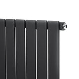 Flachheizkörper in Anthrazitgrau, 600mm x 1190mm, mit glatten, modernen Lamellen und einem eleganten, minimalistischen Design für stilvolle Räume