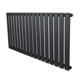 Flachheizkörper in Anthrazitgrau, 600mm x 1190mm, mit schlanken, vertikalen Lamellen und mattem Finish, ideal für moderne Wohnräume