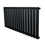 Flachheizkörper in Schwarz, 600mm x 1190mm, mit schlanken, vertikalen Lamellen und mattem Finish, ideal für moderne Wohnräume