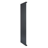Flachheizkörper in Anthrazitgrau, 1600mm x 420mm, mit schlankem, vertikalem Design und glatter, mattschwarzer Oberfläche für moderne Innenräume