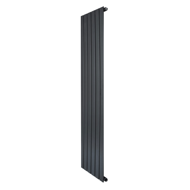 Flachheizkörper in Anthrazitgrau, 1600mm x 420mm, mit schlankem, vertikalem Design und glatter, mattschwarzer Oberfläche für moderne Innenräume