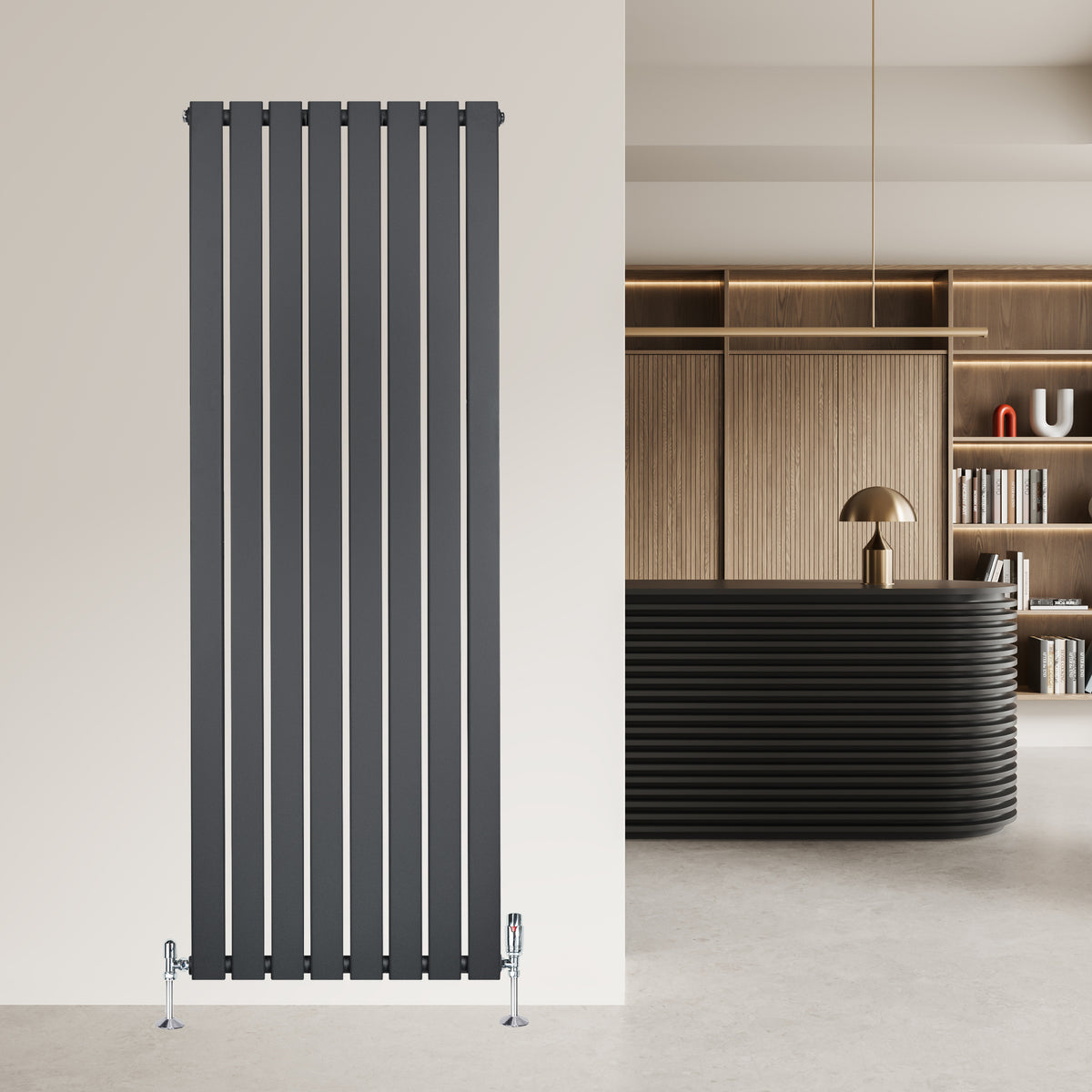 Flachheizkörper in Anthrazitgrau, 1600mm x 560mm, mit vertikalen Lamellen, modernem Design und eleganter Oberfläche, ideal für stilvolle Innenräume