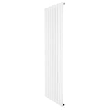 Flachheizkörper in Weiß, 1600mm x 560mm, mit schlankem, vertikalem Design und glatter, glänzender Oberfläche für moderne Innenräume