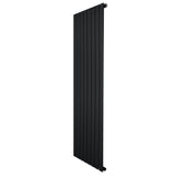 Schmaler, vertikaler Flachheizkörper in elegantem Schwarz, 1600mm x 560mm, mit glatten, modernen Lamellen für effiziente Wärmeverteilung