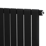 Flachheizkörper in elegantem Schwarz, 1600mm x 560mm, mit glatter Oberfläche und modernen, geraden Lamellen für effiziente Wärmeverteilung
