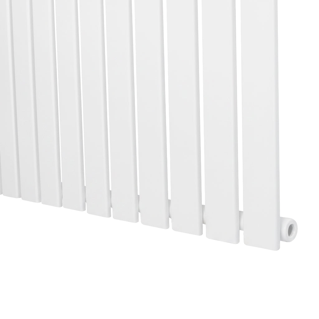 Flachheizkörper in Weiß, 1800mm x 420mm, mit glatten, vertikalen Lamellen und modernem Design, ideal für effiziente Raumheizung
