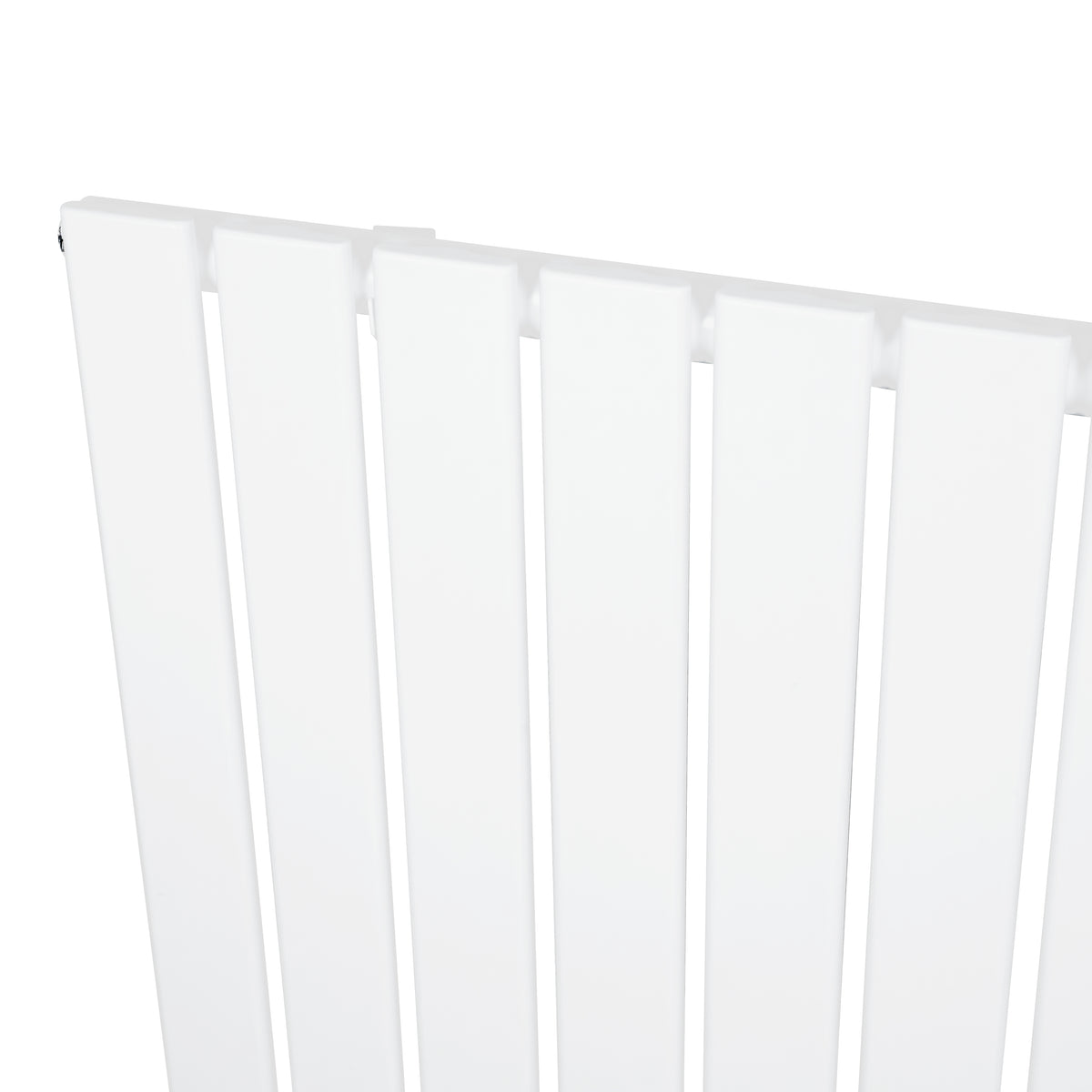 Flachheizkörper in Weiß mit schlanken, vertikalen Lamellen, 1800mm x 560mm, ideal für moderne Innenräume und effiziente Wärmeverteilung