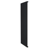 Flachheizkörper in elegantem Schwarz, 1800mm hoch und 560mm breit, mit schlankem, vertikalem Design und glatter Oberfläche für moderne Innenräume