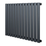 Gliederheizkörper in Anthrazitgrau, 600mm x 780mm, mit schlanken, vertikalen Rohren und mattem Finish, ideal für moderne Wohnräume